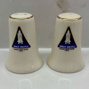 Vintage Souvenir Kennedy Space Station Florida Salt and Pepper Shakers Rocket